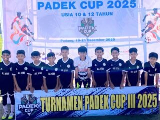 Tim SSB Padang Peduli U-10 berfoto bersama usai memastikan Juara I Padek Cup III 2025