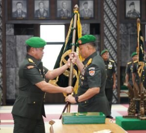 Formasi upacara Serah Terima Jabatan tiga Pangdam TNI AD yang dipimpin langsung Kasad di Markas Besar Angkatan Darat."