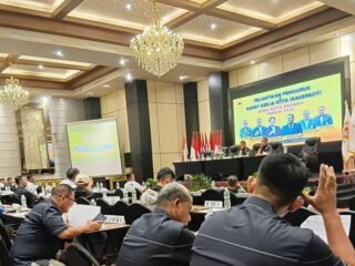 Rakerkot KONI Kota Padang 2026 di The Axana Hotel Padang membahas program kerja dan target prestasi atlet