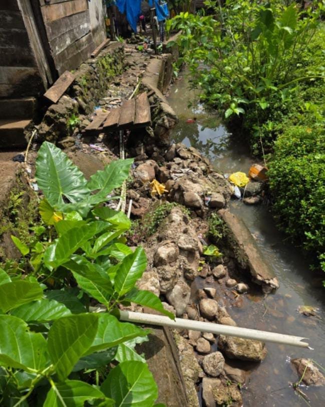 Kondisi drainase rusak di Desa Doko yang tercantum dalam APBDes Dana Desa 2025