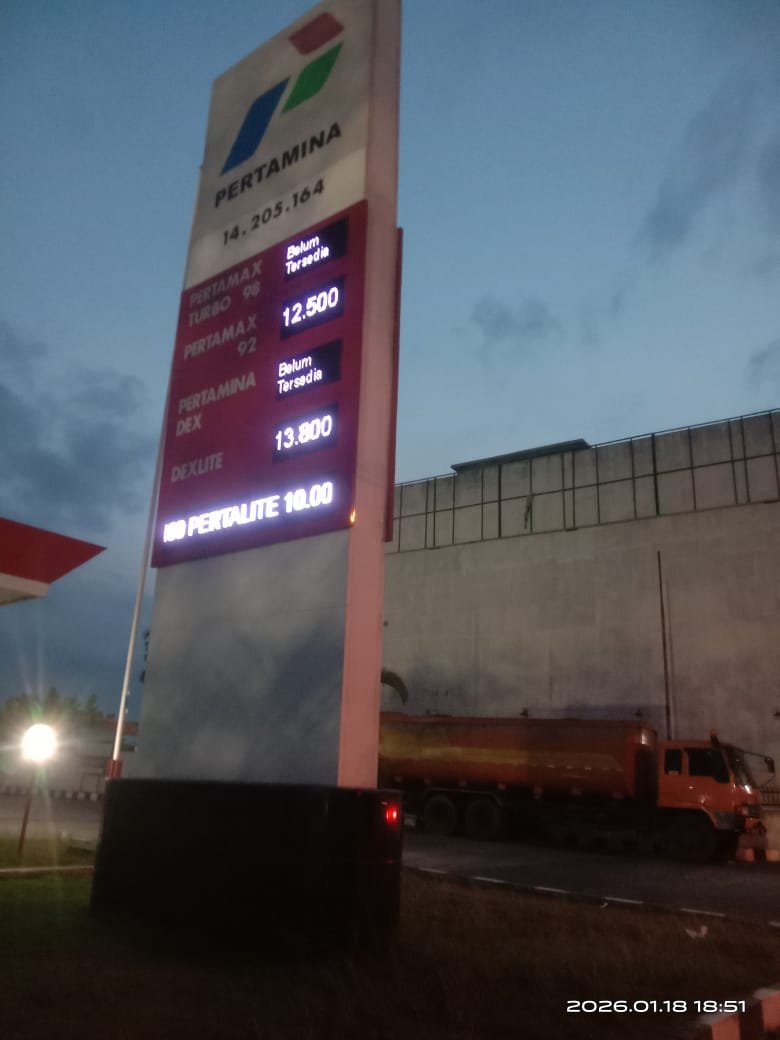 Papan harga BBM di SPBU Pertamina Lubuk Pakam