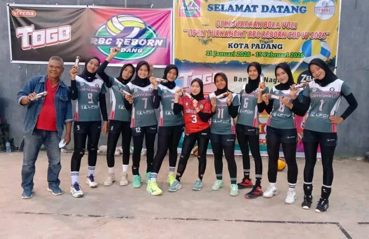 Tim juara putri berpose usai penutupan turnamen RBC Reborn Cup IV 2026