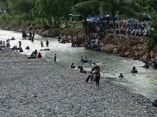 Lubuk Minturun Bangkit: Wisata Sungai Kembali Dipadati Warga Pasca Galodo