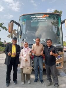 Tokoh masyarakat Pekanbaru bersama rombongan saat kegiatan silaturahmi di Bagan Siapi-api