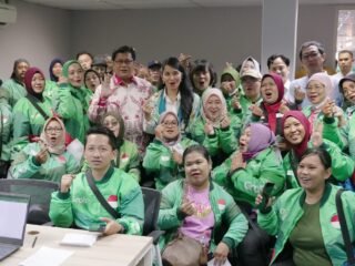 Wamen Transmigrasi Viva Yoga Mauladi bersama pengurus AKSI saat audiensi di Kementerian Transmigrasi Jakarta