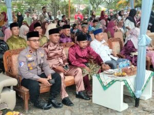 Pejabat hadir dalam tradisi Mandi Belimau