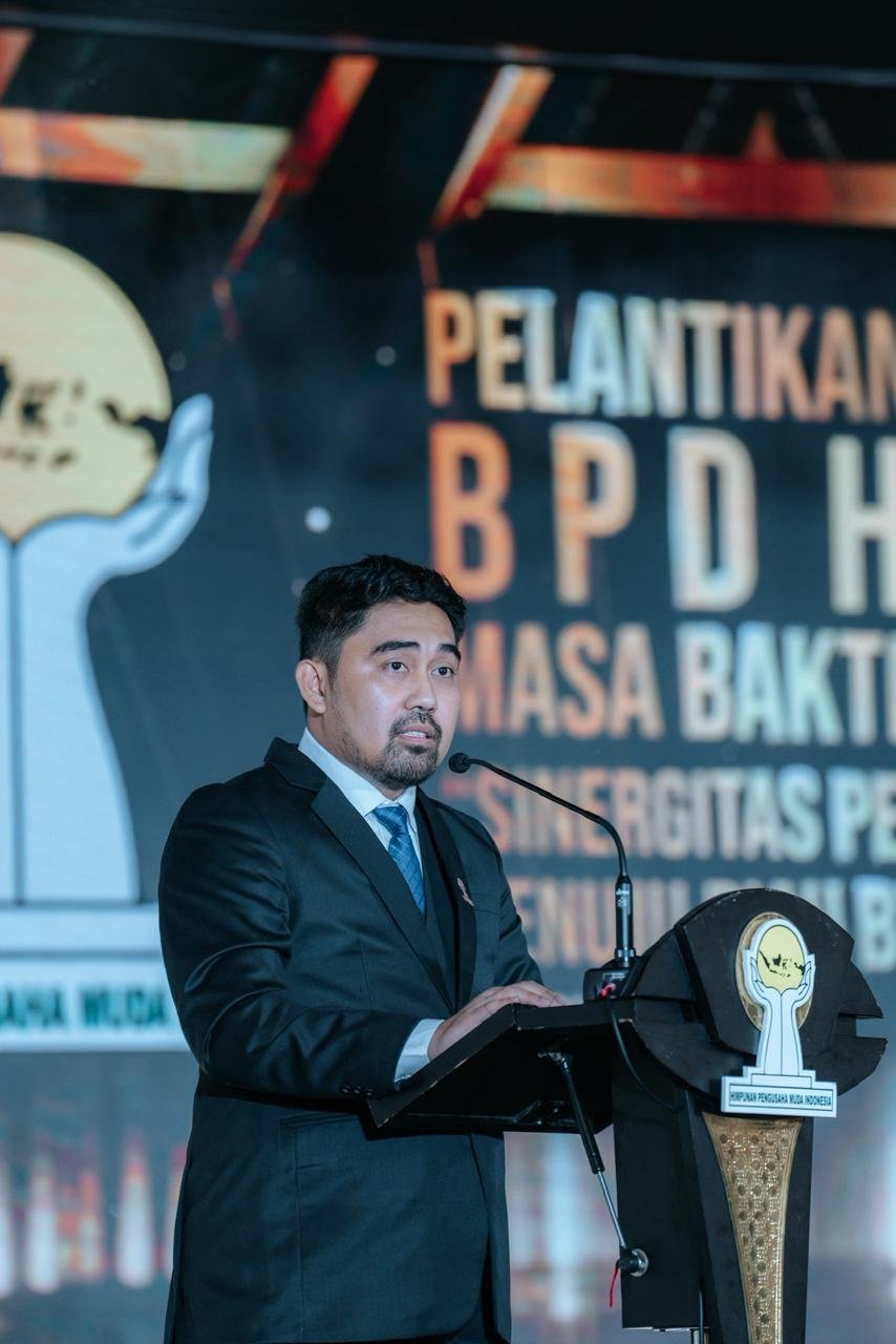 Ketua Umum HIPMI Riau Migo Mufartha memberikan keterangan terkait kader HIPMI dalam bursa pimpinan PT KITB di Pekanbaru.