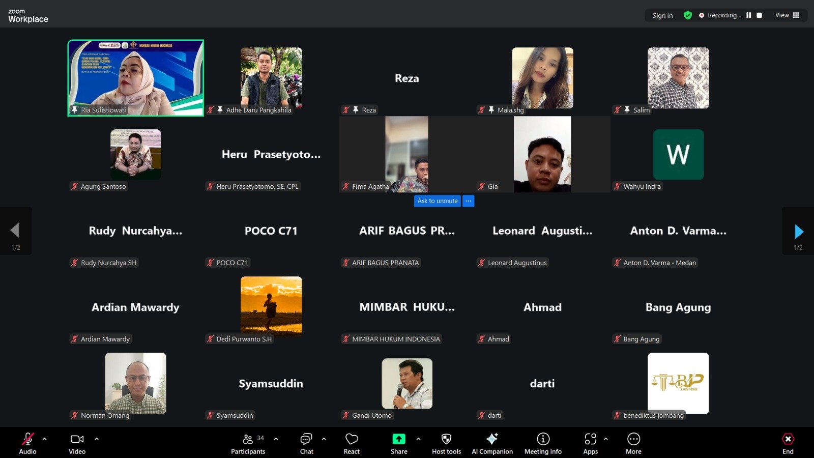 Peserta Webinar Nasional Mimbar Hukum Indonesia melalui Zoom Meeting