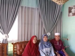 Simbol Ketegaran: Putri Sulung Beri Penghormatan di Hari Ulang Tahun Ibu, Sosok Pejuang Pendidikan Keluarga