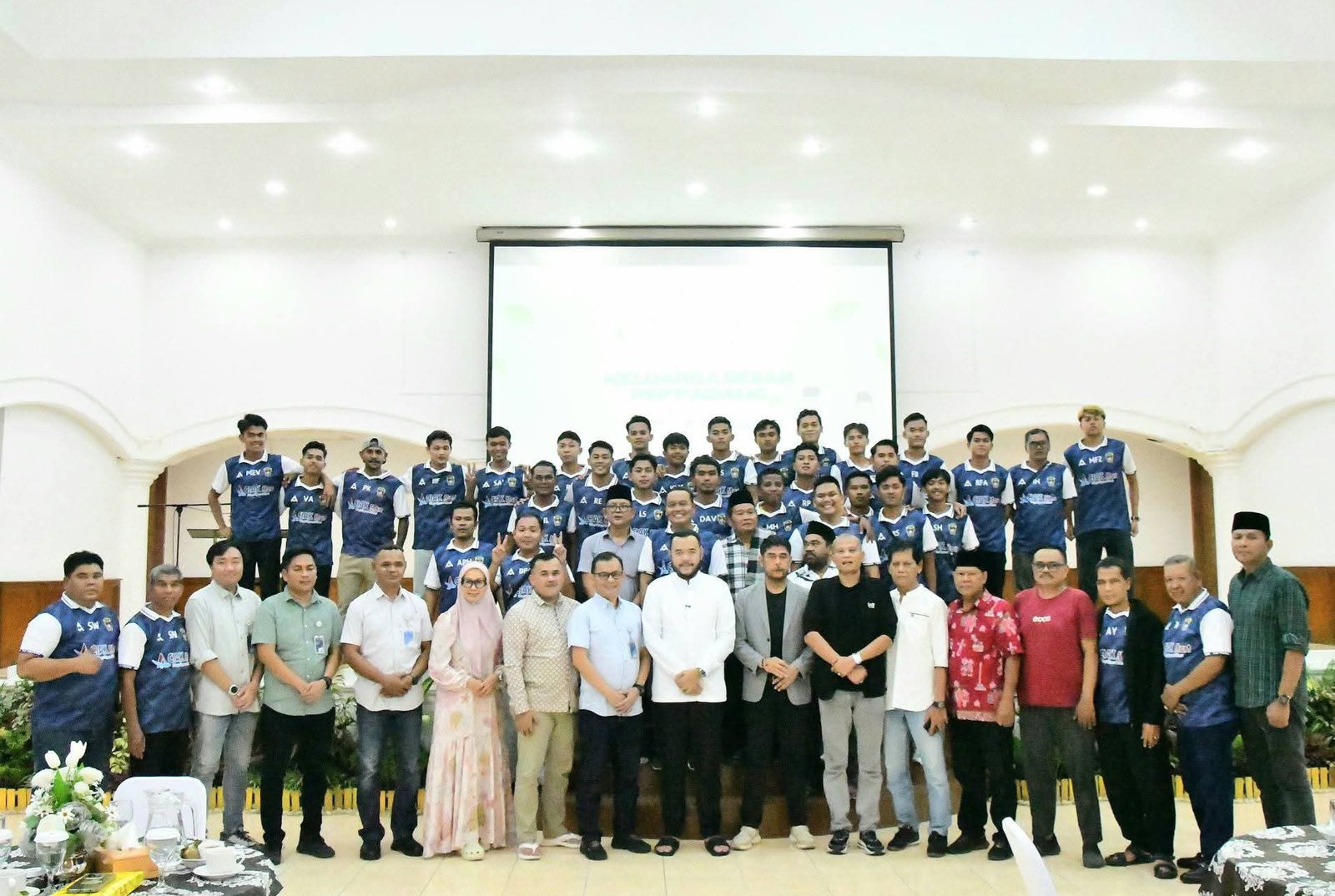 Wali Kota Padang memberikan sambutan dalam acara buka puasa bersama PSP Padang