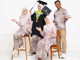 Selamat Wisuda, Momen Haru dan Bangga Keluarga