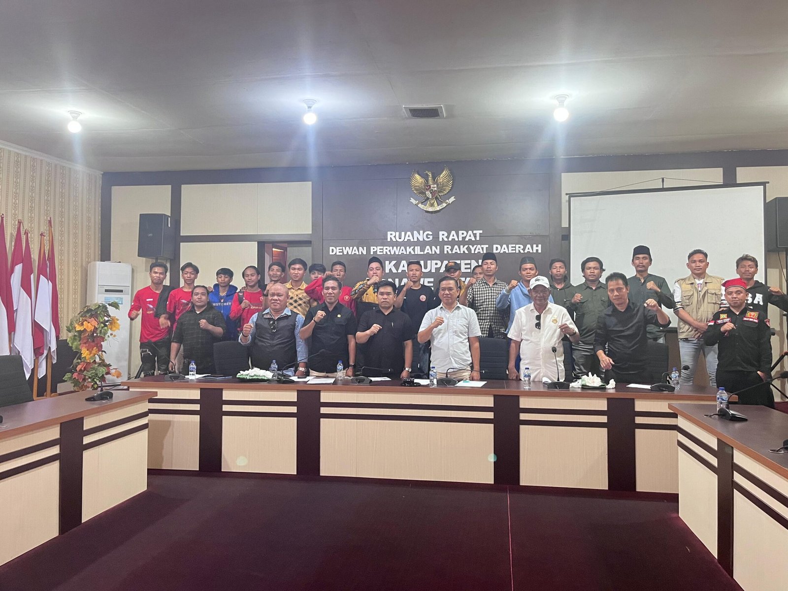 Aksi massa APM LASKEP di ruang rapat DPRD Konawe Utara