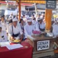 Umat AKDBA Buleleng mengikuti penganyar di Pura Besakih