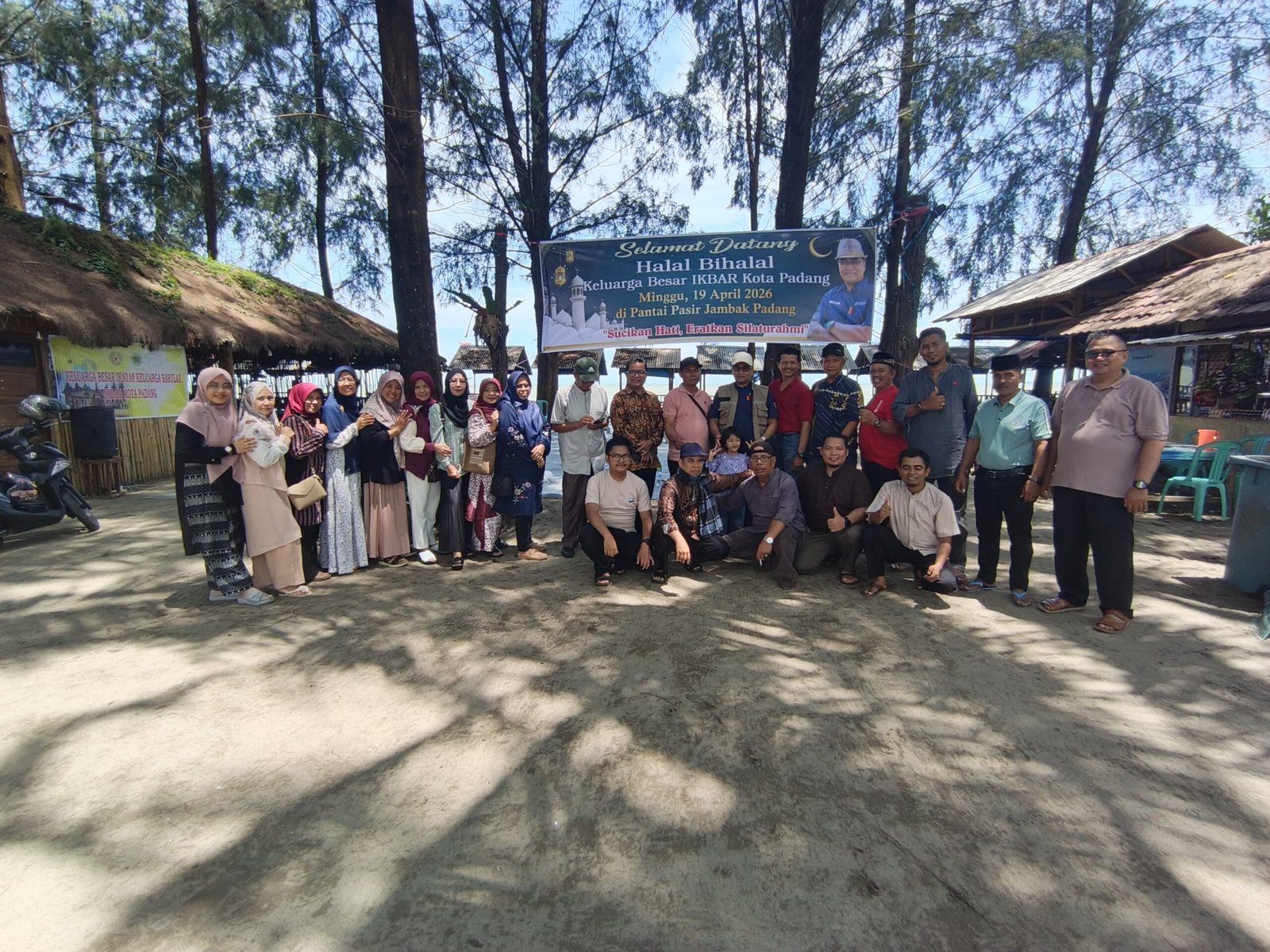 Sambutan Ketua IKBAR Kota Padang dalam kegiatan Halal Bihalal