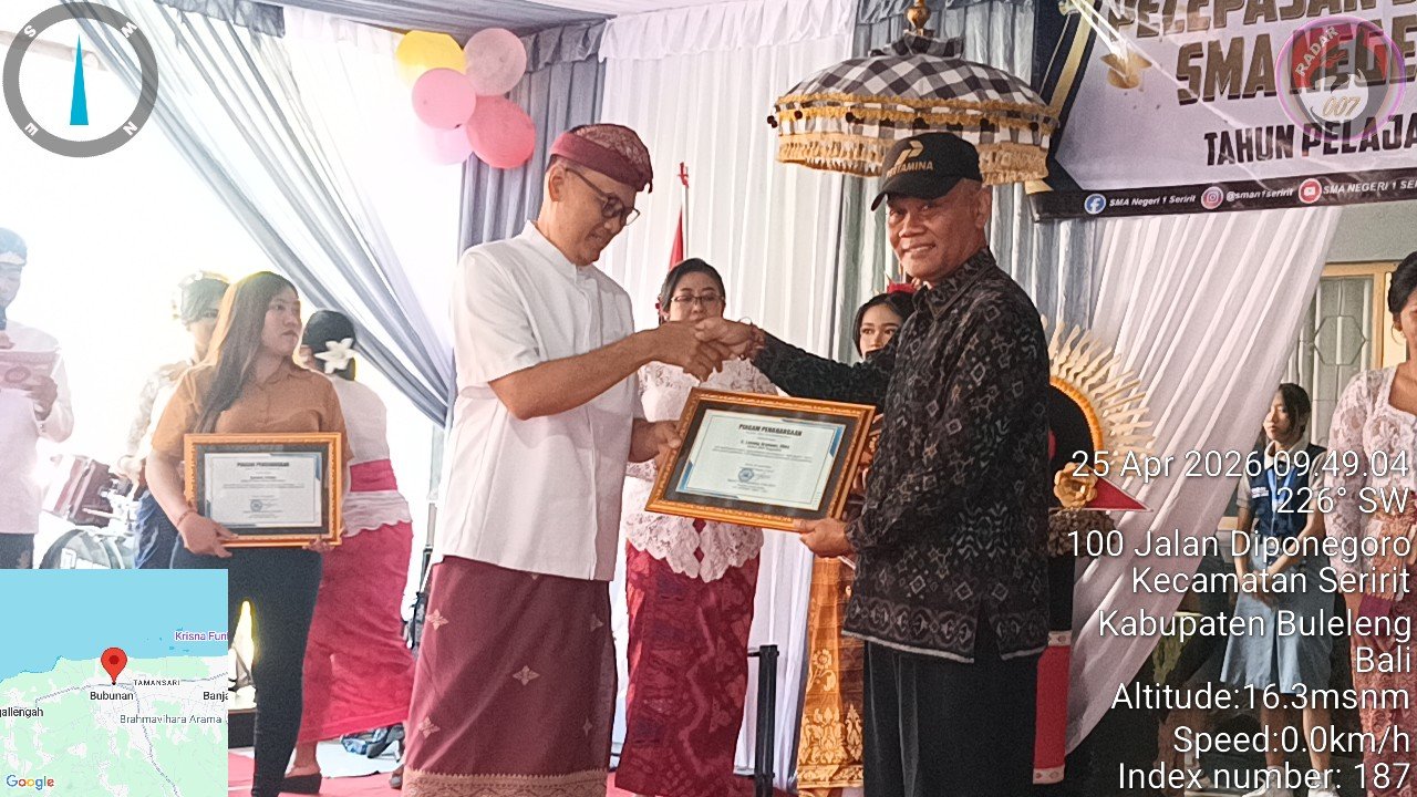 Direktur SPBU Seririt memberikan sambutan dalam acara pelepasan siswa SMAN 1 Seririt di Buleleng