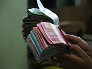 Ilustrasi uang rupiah gaji ke-13 ASN 2026