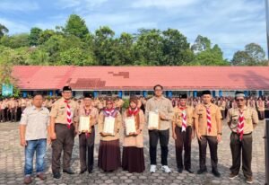 Foto bersama penerima sertifikat Pramuka