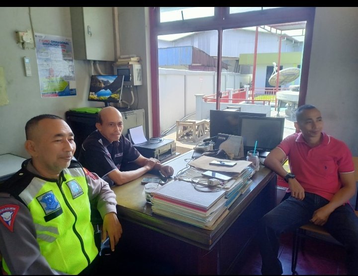 Polsek padang timur kawal distribusi BBM di SPBU marapalam