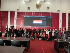 Foto bersama pengurus dan anggota AMK bersama Dinas Koperasi dan UKM di Kota Padang