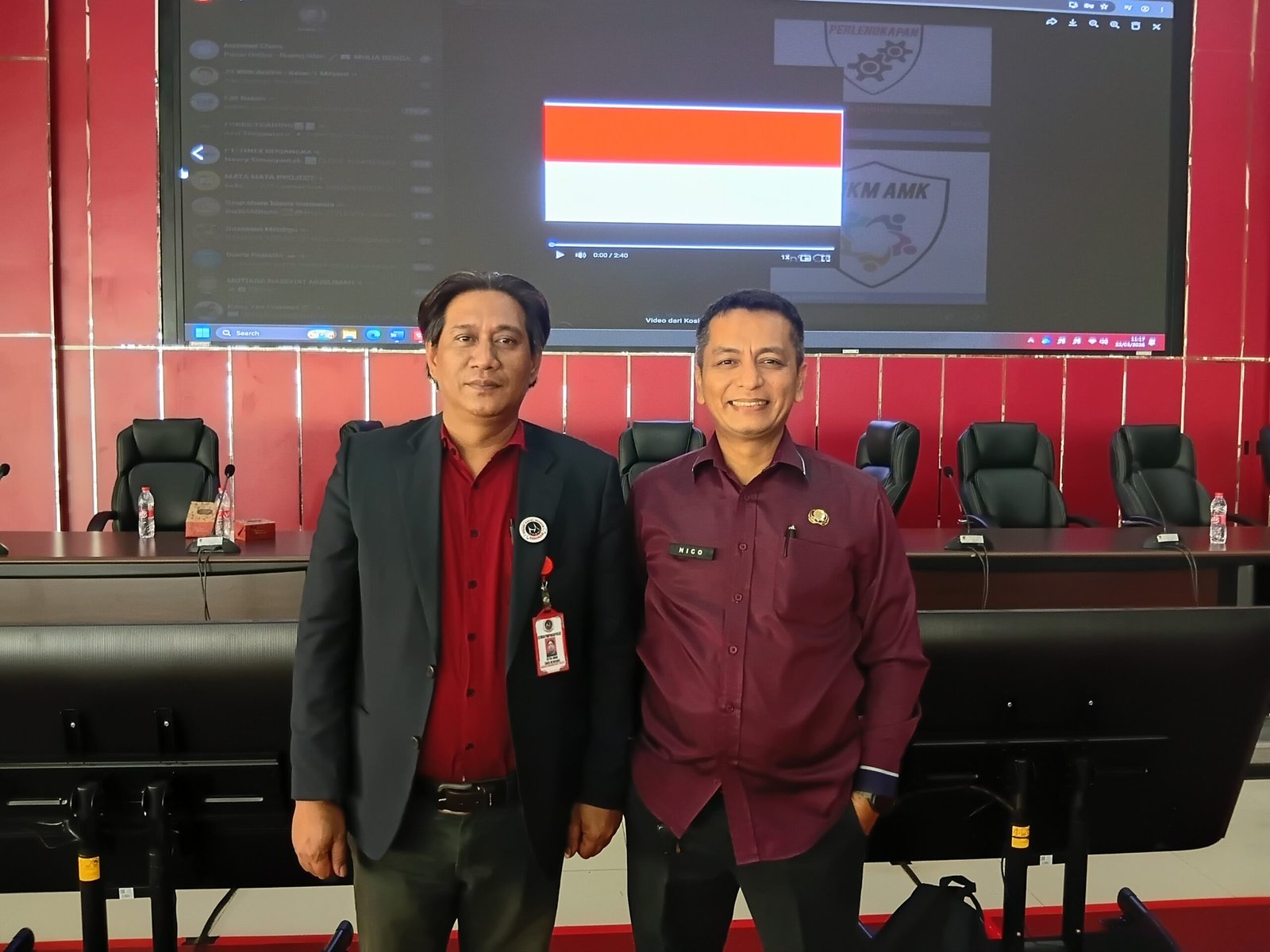 Perwakilan Dinas Koperasi dan UKM bersama ketua umum AMK David Oktavianus usai kegiatan pelantikan di Padang