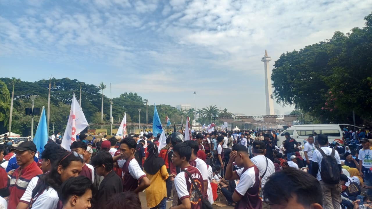 Massa PUK SPSI RTMM berkumpul di Monas dalam perayaan May Day