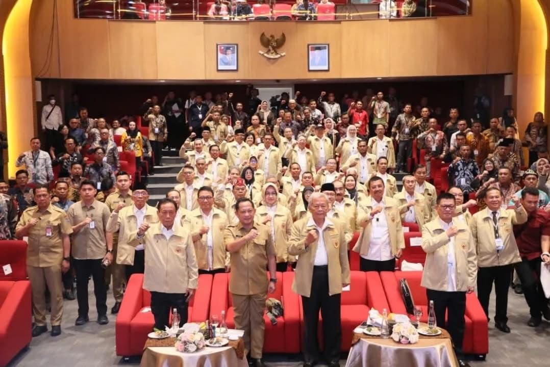 Mendagri Tito Karnavian memberikan arahan dalam pengukuhan pengurus Perpukadesi 2026-2031.