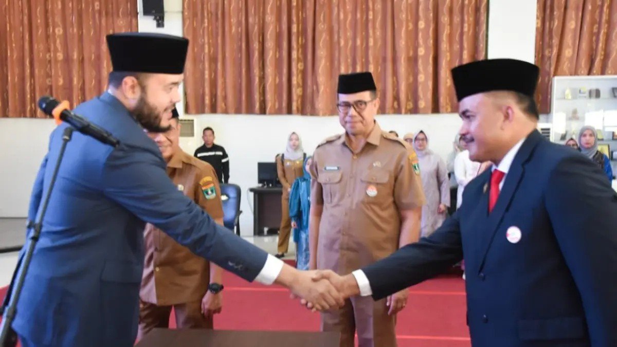 Wali Kota Padang melantik Raju Minropa sebagai Sekda Kota Padang