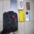 Barang bukti kasus pencurian rumah yang diungkap Polsek Karawaci berupa tiga handphone dan tas hitam
