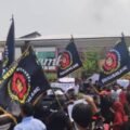 Massa FABB menggelar aksi unjuk rasa di depan Pengadilan Negeri Bengkulu