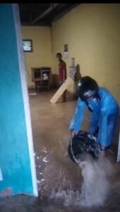 Kondisi rumah warga yang terendam banjir akibat hujan deras di Tarantang