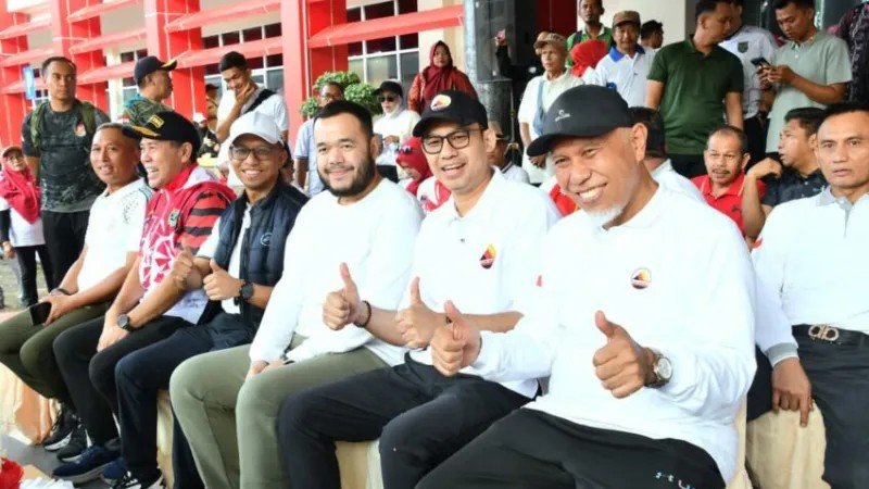 Wali Kota Padang Fadly Amran menghadiri Gebyar Gebu Minang bersama pelaku UMKM di Kota Padang