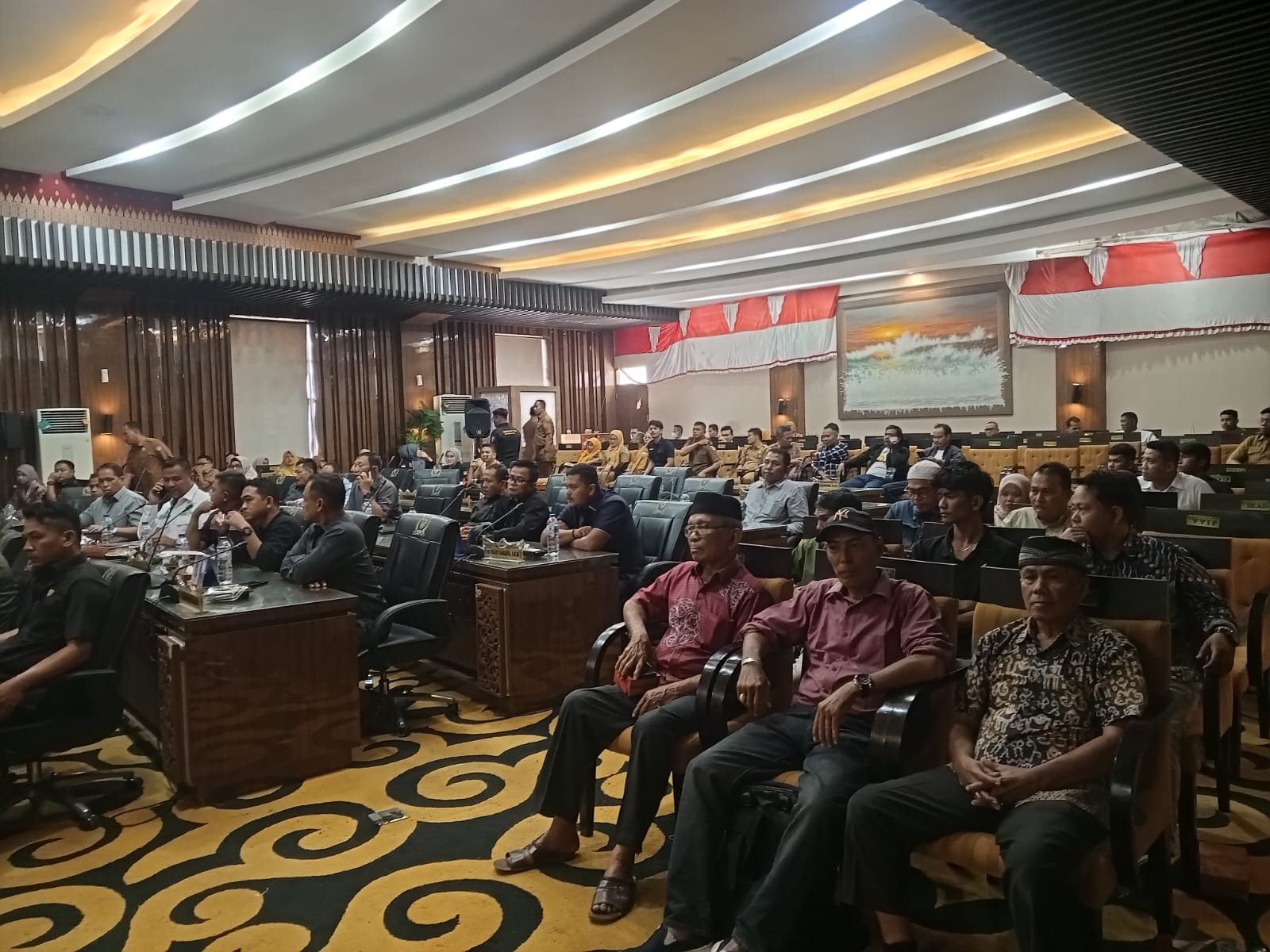 Suasana RDP DPRD Pessel membahas bangunan mirip klenteng di Pulau Cubadak.