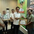 Penyerahan penghargaan Program PPM kepada PT Stargate Pasific Resources di Konawe Utara