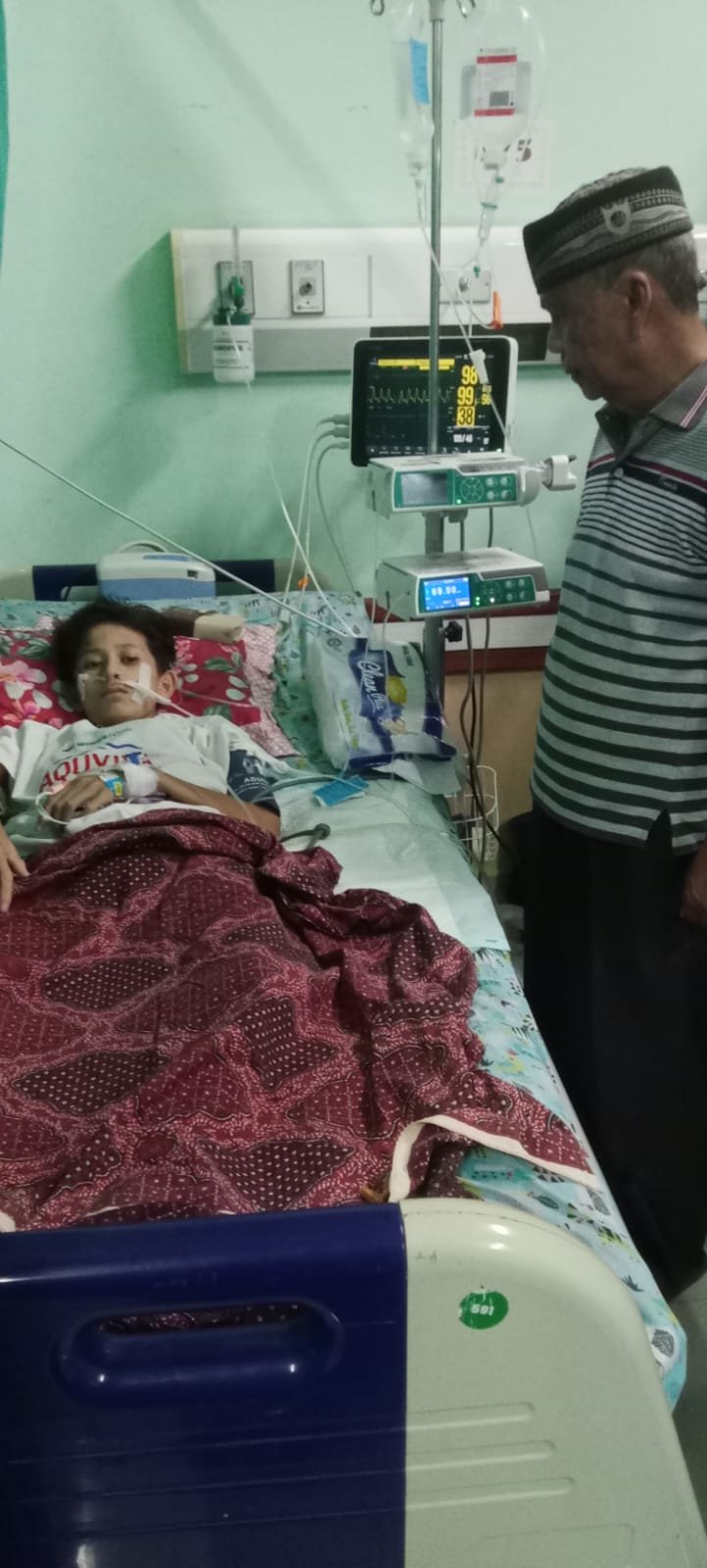 Akbar (14) menjalani perawatan dan kemoterapi akibat tumor mediastinum di RSUP Dr. M. Djamil Padang, Sabtu (30/5/2026).