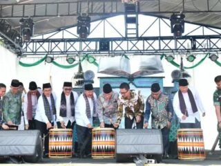Pembukaan MTQN ke-42 Kecamatan Padang Selatan ditandai pemukulan gendang