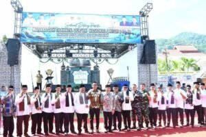 Wawako Padang Maigus Nasir bersama peserta dan panitia pada pembukaan MTQN ke-42 Kecamatan Padang Selatan