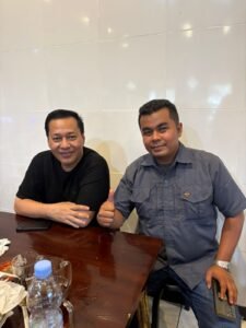 Direktur Jenderal Pemasyarakatan Mashudi bersama wartawan MacanSumatra.com usai kegiatan wawancara dan diskusi terkait program pemasyarakatan.