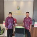 Perwakilan warga Kelurahan Pilang menyerahkan laporan dugaan penyimpangan SPJ kepada Kejaksaan Negeri Kota Probolinggo.