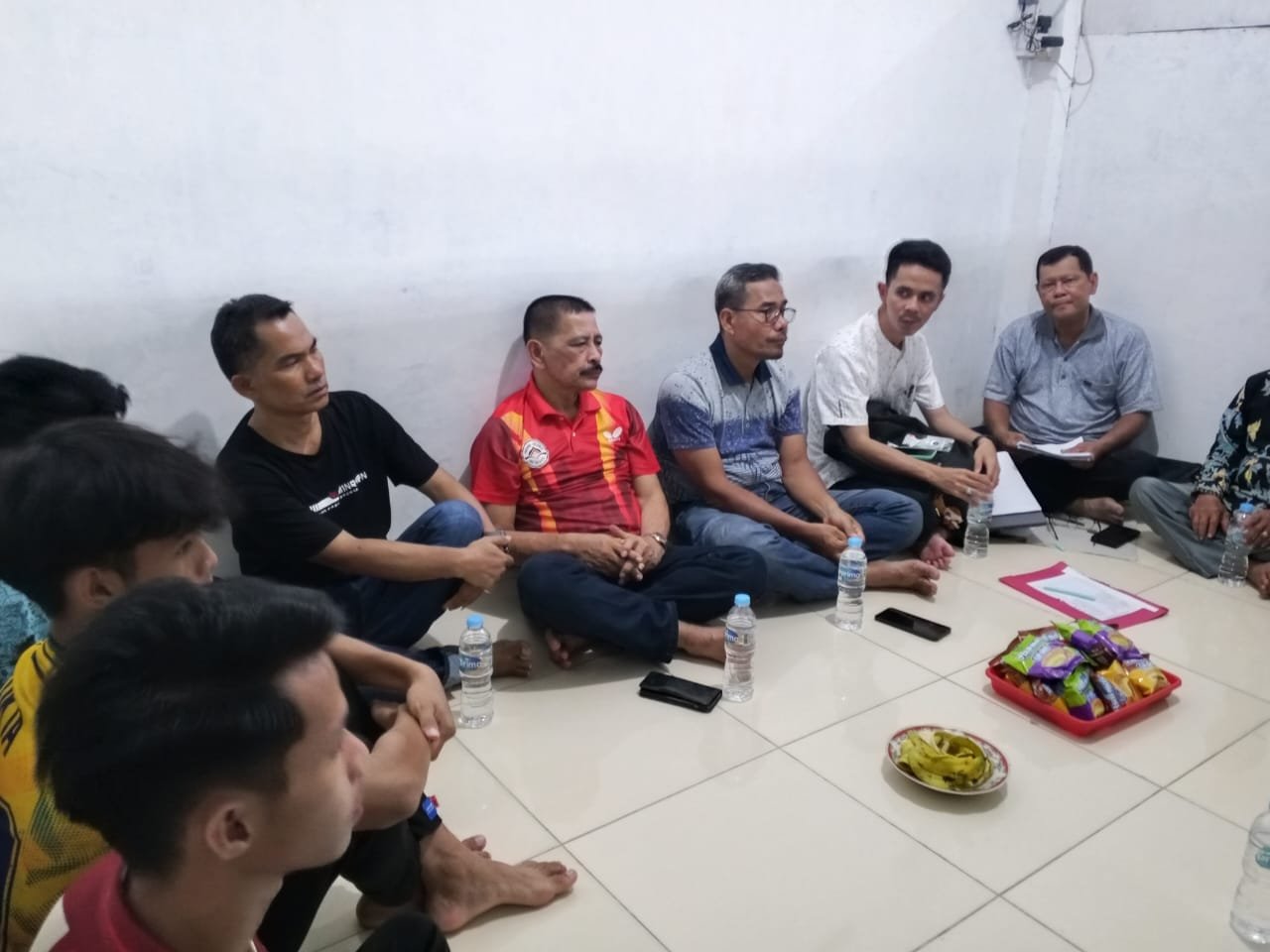 Panitia Nagari Cup 1 Tahun 2026 menggelar rapat koordinasi teknis bersama peserta dan perangkat pertandingan.