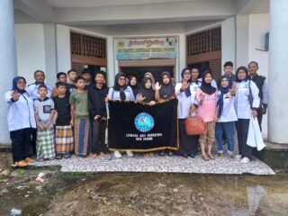 Pengurus LAN Kota Padang bersama anak-anak Panti Asuhan Yatim Piatu Wira Lisna saat kegiatan bakti sosial HANI 2026