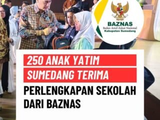 BAZNAS Sumedang menyerahkan perlengkapan sekolah kepada anak yatim pada kegiatan Lebaran Yatim di Aula Tampomas PPS Sumedang.