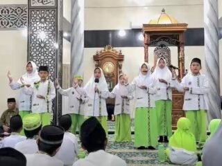 Kolaborasi LDS, BKS TPQ-TQA dan FKDT Lubuk Begalung Laksanakan Didikan Shubuh Gabungan sebagai Implementasi Program Smart Surau