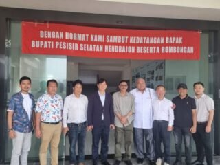 Bupati Pesisir Selatan Hendrajoni bersama rombongan saat kunjungan kerja ke Hunan Xindaxian Co Ltd di Changsha, Tiongkok.