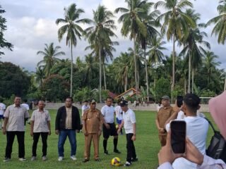 Ketua DPD Golkar Pesisir Selatan Syafril Syahputra resmi membuka Turnamen Sepak