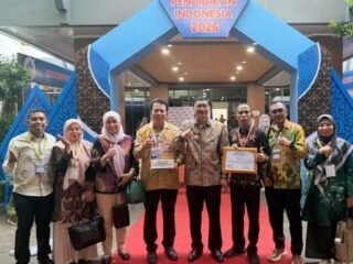 Bupati Hendrajoni Raih Penghargaan Pendidikan Nasional 2026, Program Nagari Pandai Tuai Apresiasi