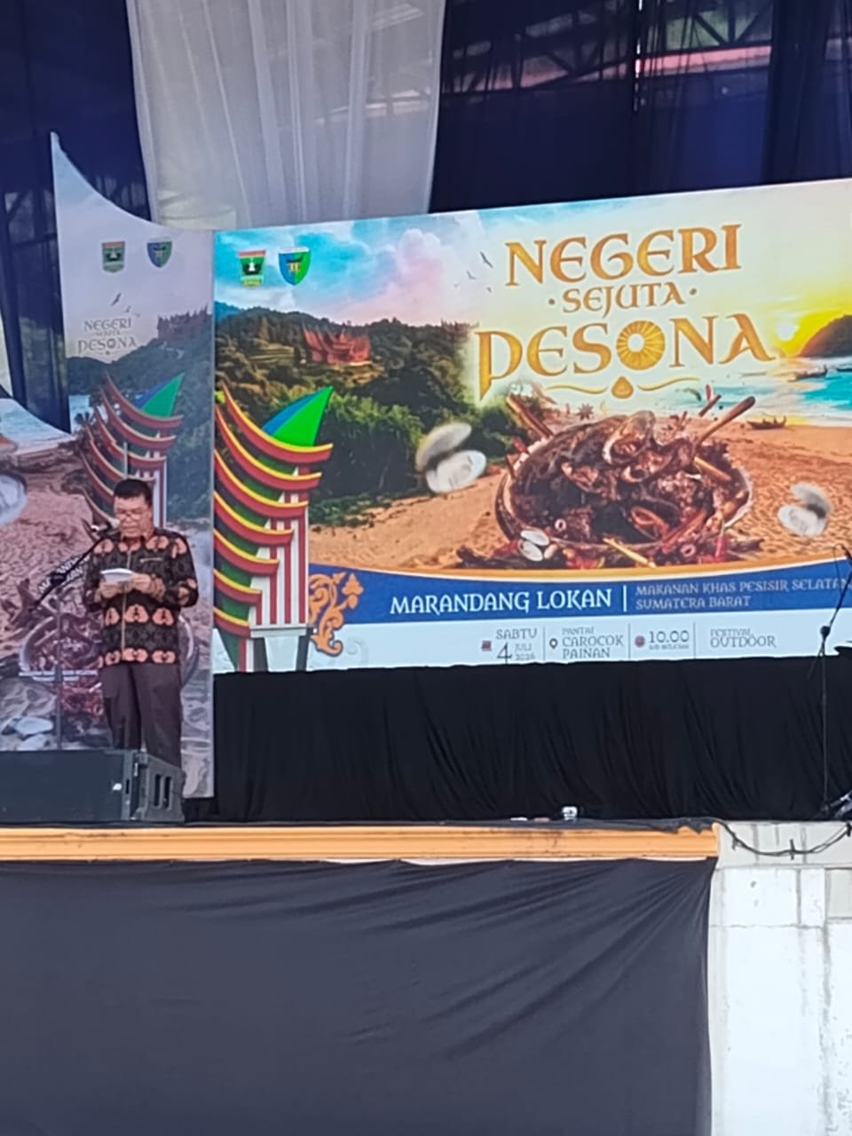 Pembukaan Lomba Marandang Lokan pada Festival Negeri Sejuta Pesona 2026 di Pantai Carocok Painan.
