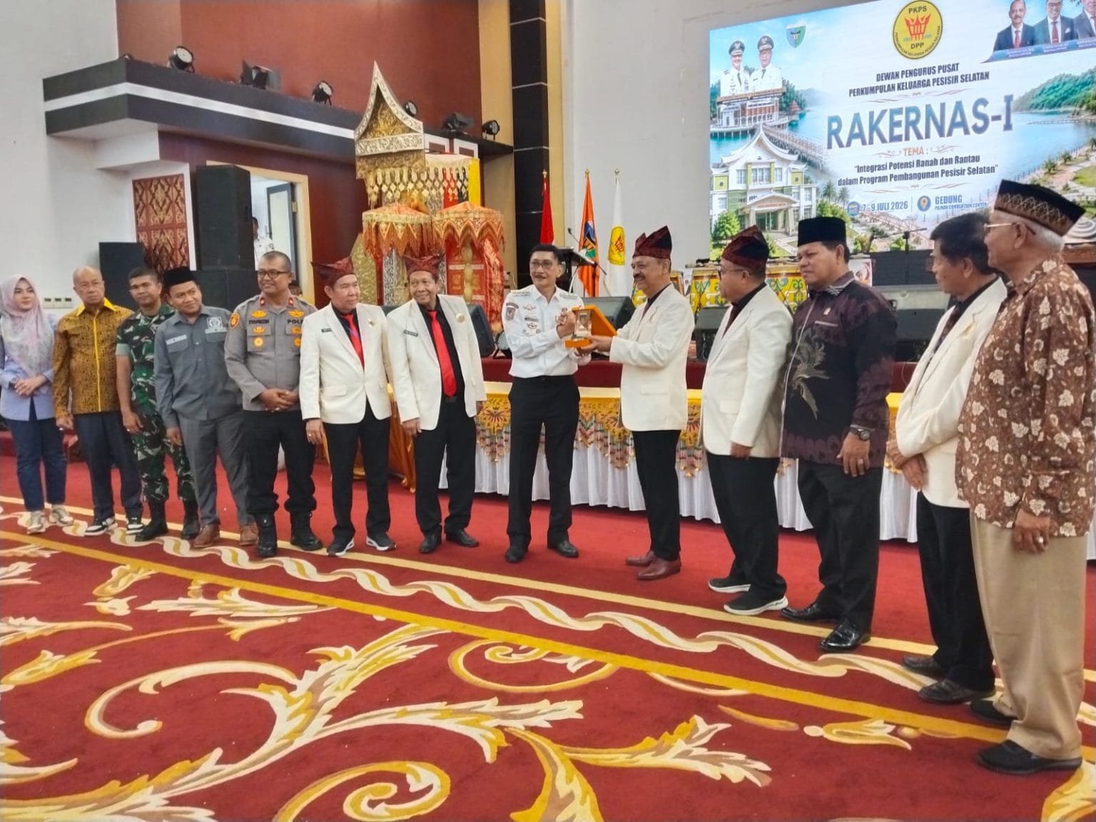 Bupati Hendrajoni membuka Rakernas I DPP PKPS di Painan Convention Center bersama pengurus PKPS dan Forkopimda Pesisir Selatan.
