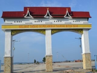 Gerbang Kawasan Industri Tanjung Buton (PT KITB) di Kabupaten Siak terkait pemberitaan Komisaris Utama PT KITB yang terjerat OTT.