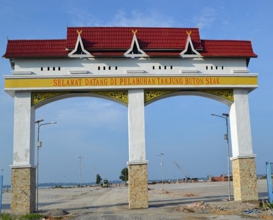 Gerbang Kawasan Industri Tanjung Buton (PT KITB) di Kabupaten Siak terkait pemberitaan Komisaris Utama PT KITB yang terjerat OTT.