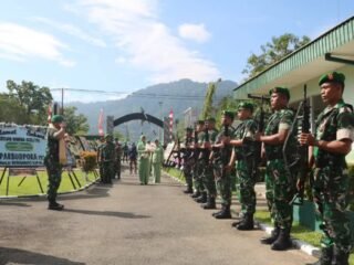 Prosesi penyambutan Letkol Inf Yudi Eka Pratama sebagai Dandim 0311/Pesisir Selatan di Makodim.